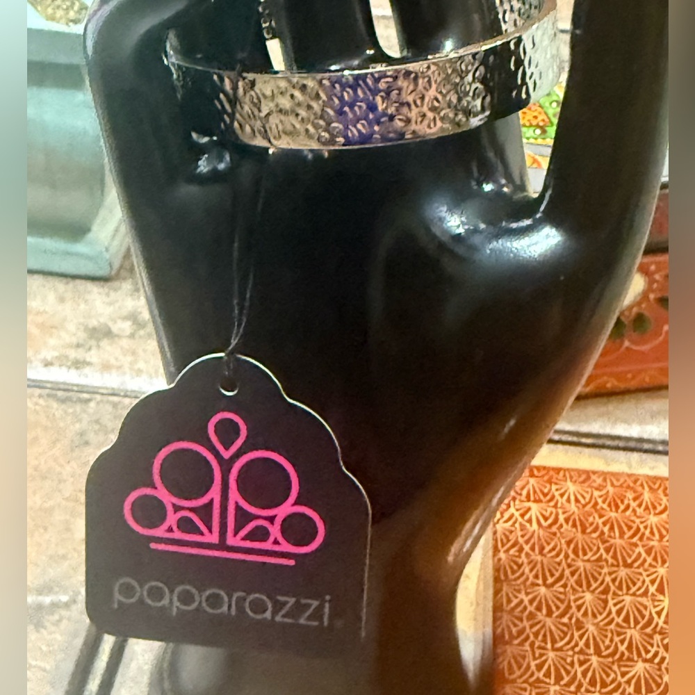 🌸4 for $10 NWT Paparazzi Textured Silver Tone Cuff Bracelet